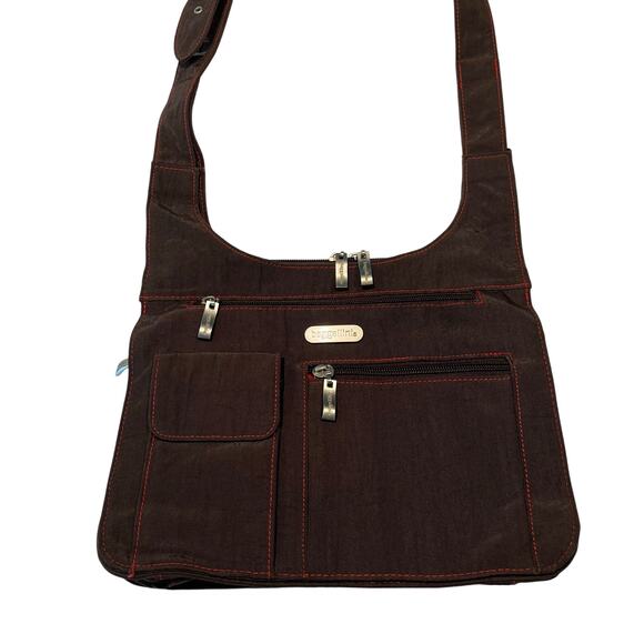 Baggallini Cross Over Crossbody Bag Medium Size - Picture 2 of 9